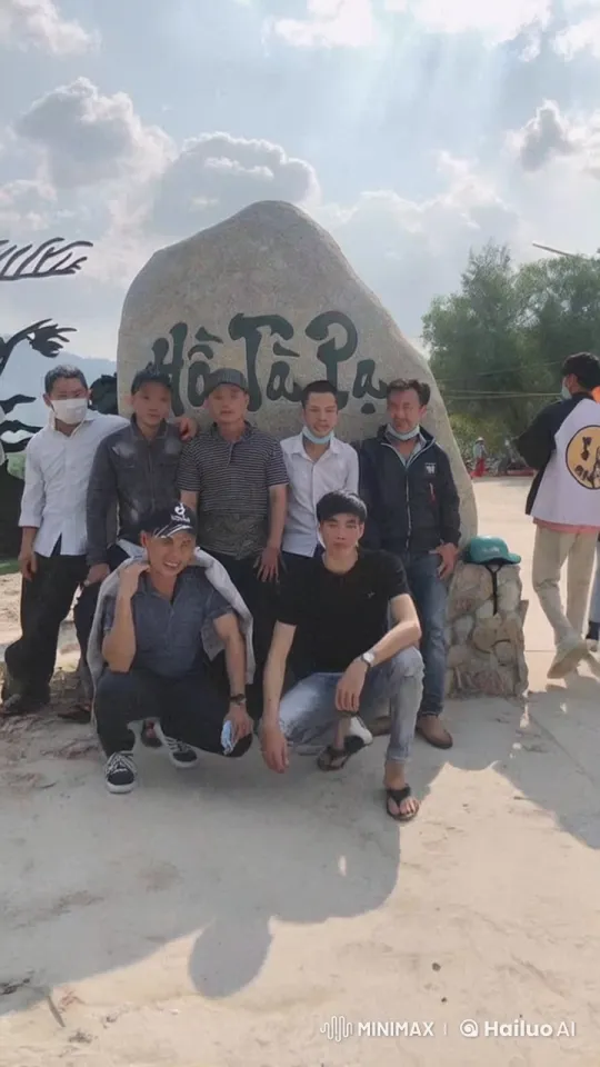 Kung Fu Showdown at the 'Hồ Tà Pạ' Rock – AI Generated Video | Hailuo AI