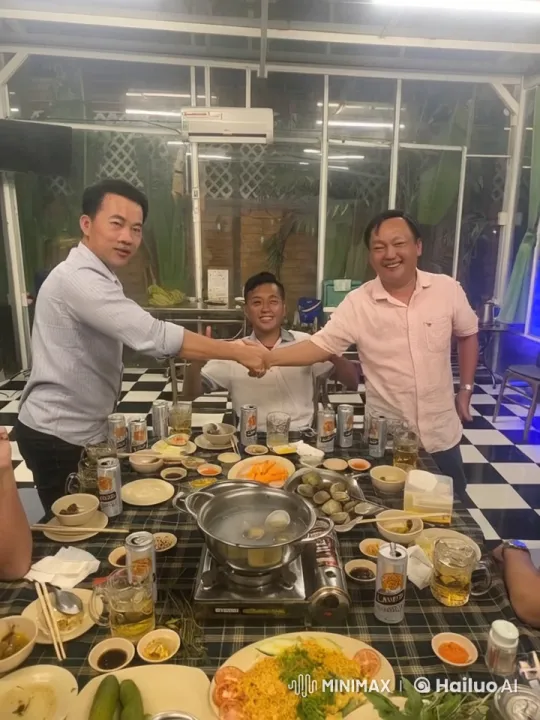 Friends Enjoying Dinner and Laughter Around a Dining Table – AI Generated Video | Hailuo AI