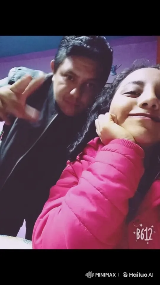 Affectionate Embrace with Peace Sign – AI Generated Video | Hailuo AI