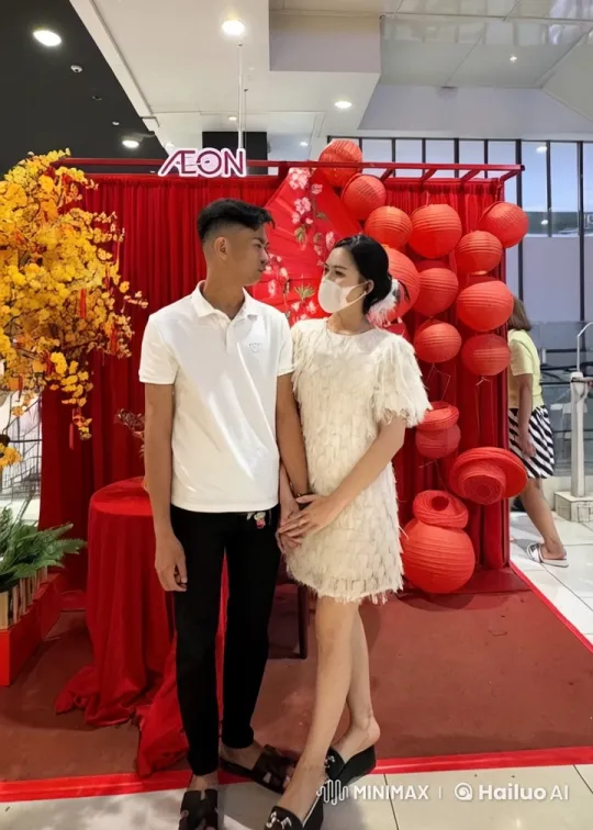 Kung Fu Performance in Festive Mall Setting – AI Generated Video | Hailuo AI