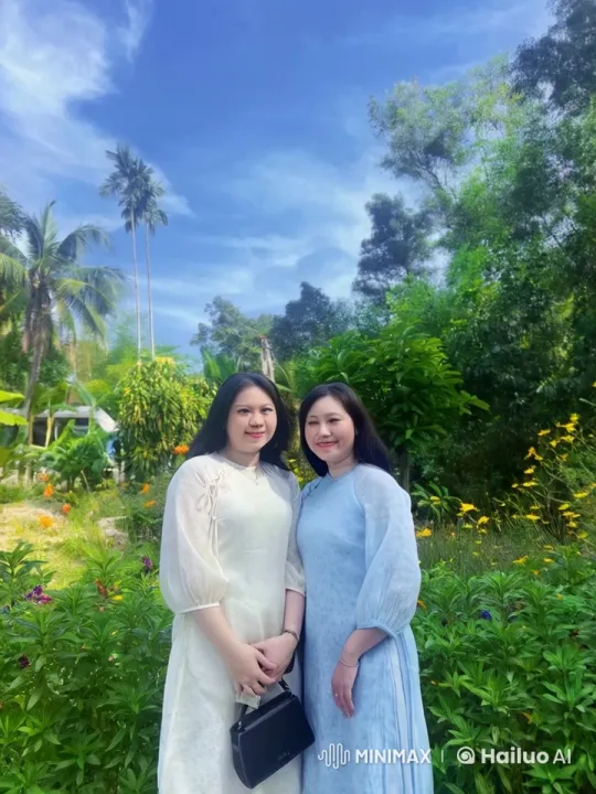 Elegant Women Perform Kungfu in Lush Garden – AI Generated Video | Hailuo AI