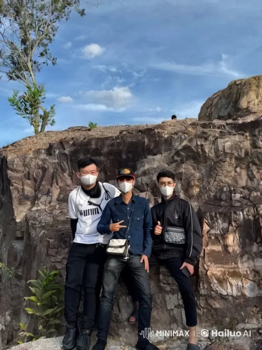 Friends Perform Martial Arts in Dramatic Cliff Setting – AI Generated Video | Hailuo AI