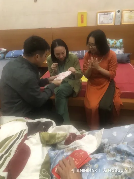 Kungfu Playfulness in Colorful Bedroom Setting – AI Generated Video | Hailuo AI