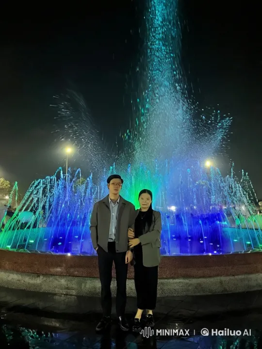 Nighttime Kung Fu Display at Illuminated Fountain – AI Generated Video | Hailuo AI
