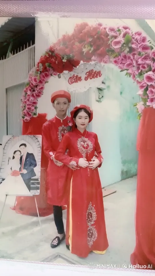 Traditional Red Wedding Attire, Kung Fu Pose Couple – AI Generated Video | Hailuo AI