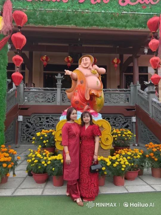 Festive Temple Fight: Women's Martial Arts Display – AI Generated Video | Hailuo AI