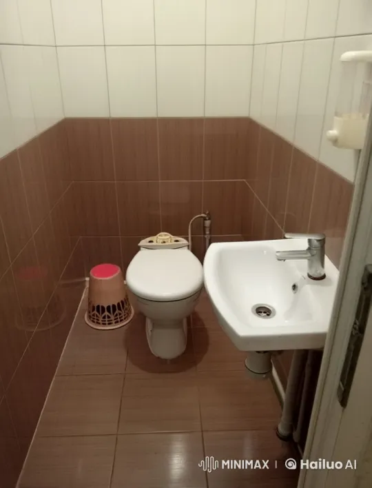 Putin, Zelensky, and Jesus Breakdance in Animated Bathroom – AI Generated Video | Hailuo AI