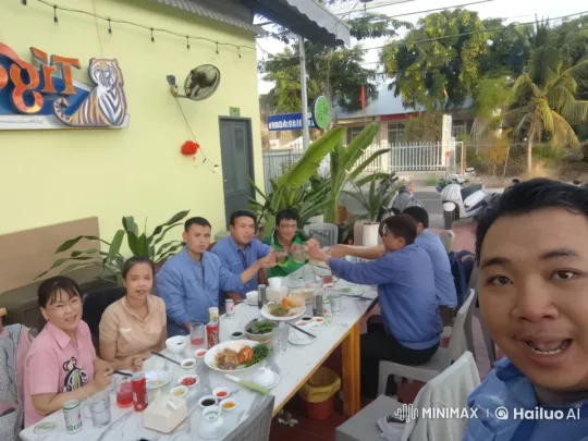 Outdoor Dining Turned Kungfu Showdown – AI Generated Video | Hailuo AI