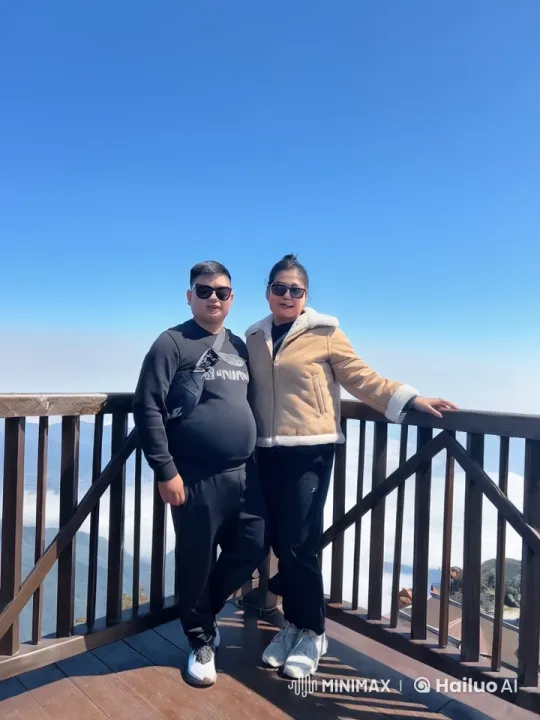 Playful Fight on Mountainous Background – AI Generated Video | Hailuo AI
