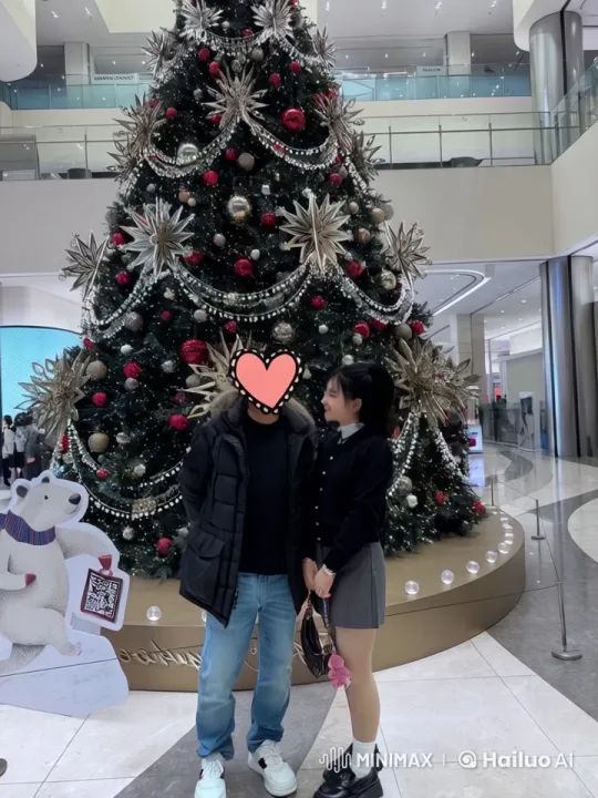 Festive Mall Kungfu Sparring with Christmas Decor – AI Generated Video | Hailuo AI