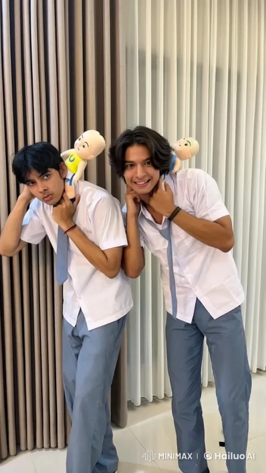 Animated Dolls: Playful Battle Between Two Students – AI Generated Video | Hailuo AI