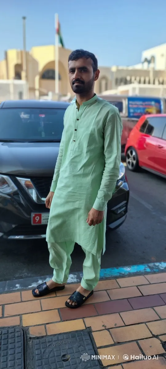 Vivid Cinematic Display of Traditional Attire Amidst Urban Scenery – AI Generated Video | Hailuo AI