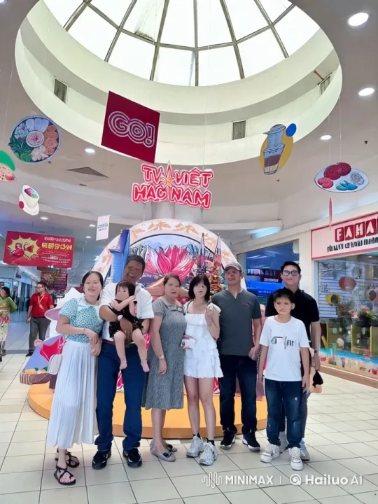 Martial Arts Display in Bustling Shopping Mall – AI Generated Video | Hailuo AI