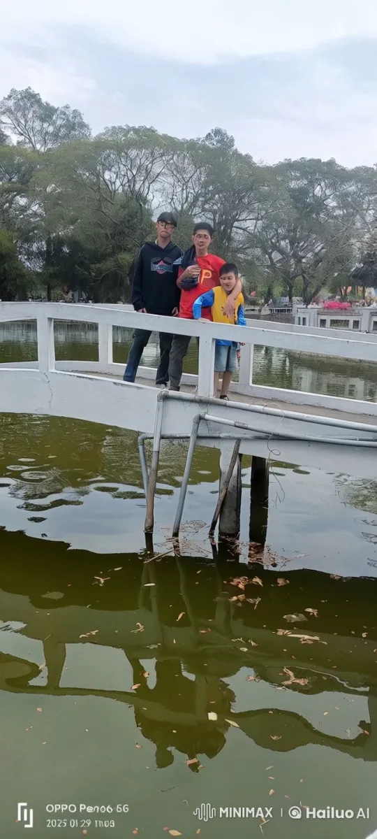 Boys Playfully Shoving, Running on Bridge in Park – AI Generated Video | Hailuo AI