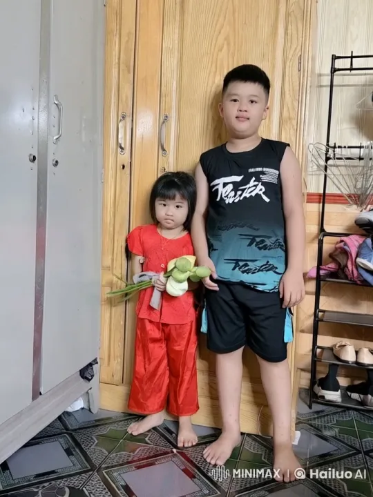 Children Practicing Kung Fu in Casual Setting – AI Generated Video | Hailuo AI