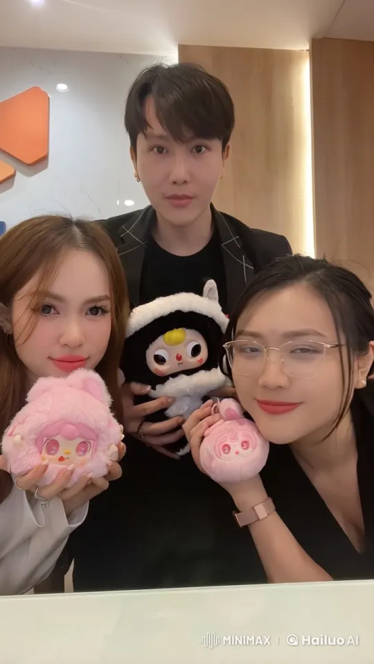 Stuffed Toys Accompany Martial Artists in Kungfu Performance – AI Generated Video | Hailuo AI