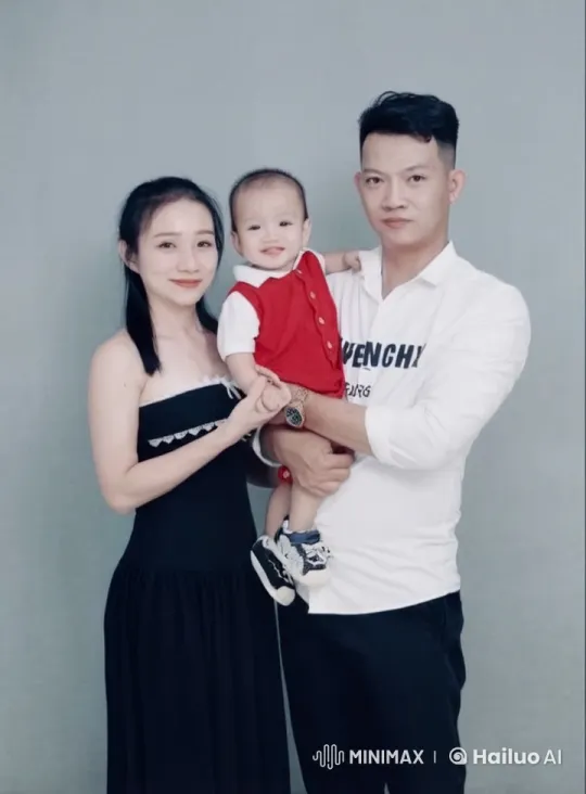 Family Supports Father's Martial Arts Display – AI Generated Video | Hailuo AI