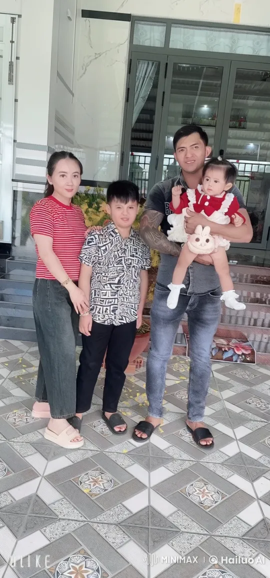 Family Demonstrates Kung Fu Skills on Porch – AI Generated Video | Hailuo AI