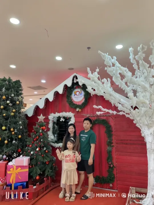 Martial Arts Practice with Holiday Cheer – AI Generated Video | Hailuo AI
