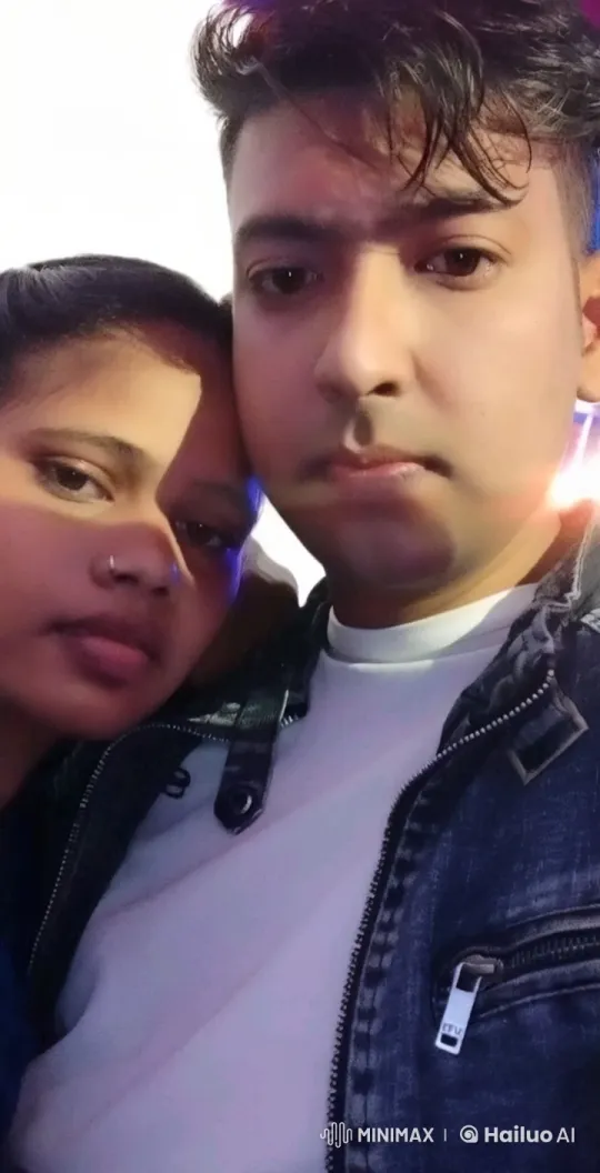 Affectionate Couple Takes Sweet Selfie – AI Generated Video | Hailuo AI