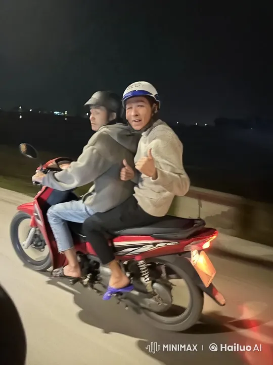 Nighttime Motorcycle Kung Fu Duel – AI Generated Video | Hailuo AI