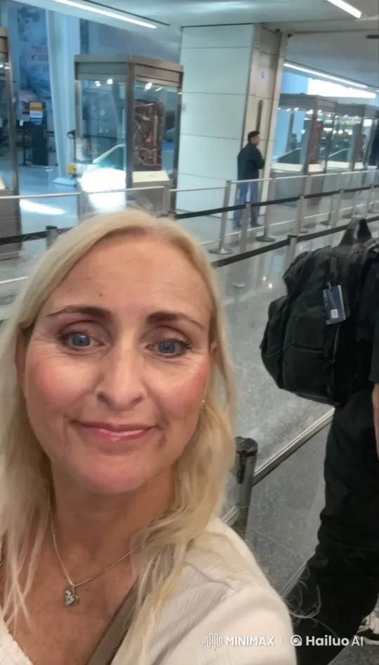 Woman Smiles, Disrobes, and Flees After Unexpected Scene – AI Generated Video | Hailuo AI