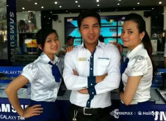 Electronics Store Staff Perform Martial Arts Demonstration – AI Generated Video | Hailuo AI