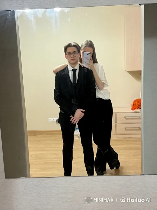 Young Couple Poses Casually in Mirror – AI Generated Video | Hailuo AI