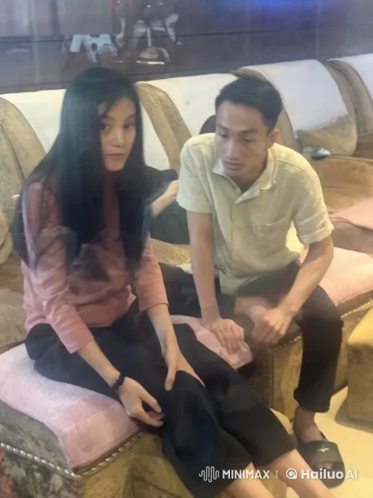 Kung Fu Sparring Between Two Individuals in Living Room – AI Generated Video | Hailuo AI