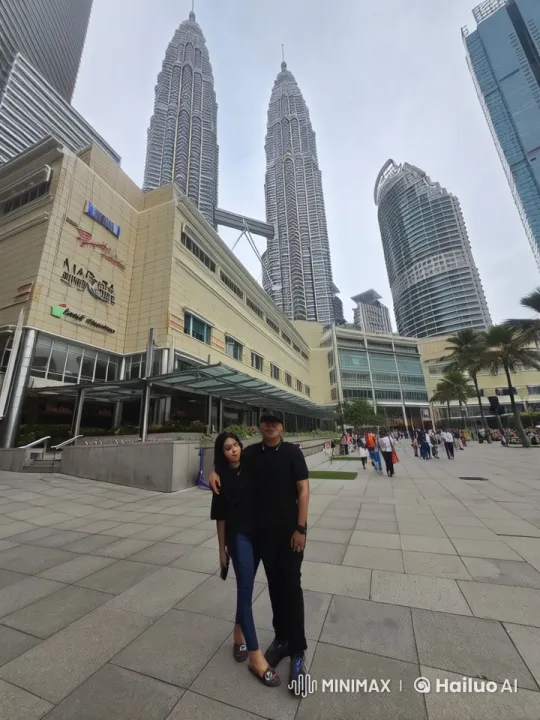 Couple Engages in Kung Fu Battle in Front of Petronas Towers – AI Generated Video | Hailuo AI
