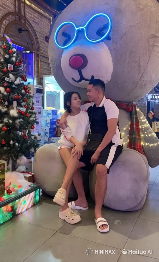 Kungfu Practitioners Show Mastery Amid Festive Christmas Tree – AI Generated Video | Hailuo AI