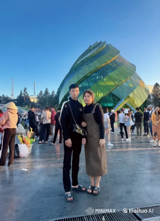 Kung-Fu Showdown in Bustling Public Square – AI Generated Video | Hailuo AI