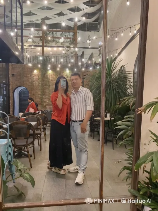 Vibrant Café Scene: Couple Showcases Dynamic Kung Fu – AI Generated Video | Hailuo AI