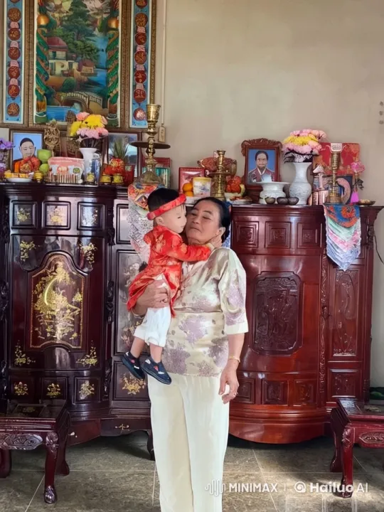 Elderly Woman Teaches Child Kungfu in Ornate Room – AI Generated Video | Hailuo AI