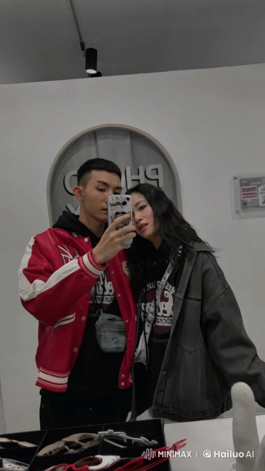 Urban Streetwear Kung Fu Showdown in Bright Showroom – AI Generated Video | Hailuo AI
