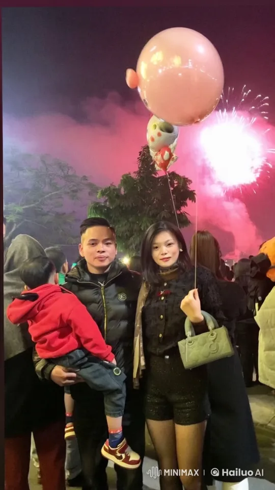 Family Celebrates with Kung Fu Performance Amidst Fireworks – AI Generated Video | Hailuo AI