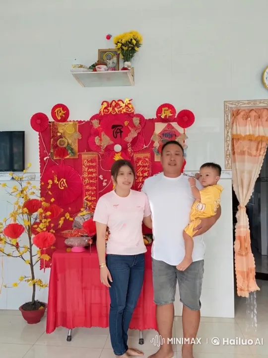 Family Celebrates with Martial Arts Display – AI Generated Video | Hailuo AI