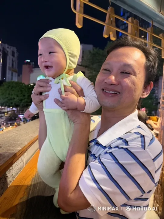 Father Supports Baby Practicing Kung Fu on Balcony – AI Generated Video | Hailuo AI