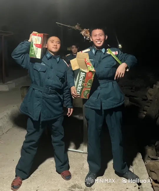Nighttime Kung Fu Duo Showcases Skills with Fruit Juice and Heineken – AI Generated Video | Hailuo AI