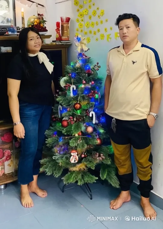 Intense Kung Fu Fight in Festive Room – AI Generated Video | Hailuo AI