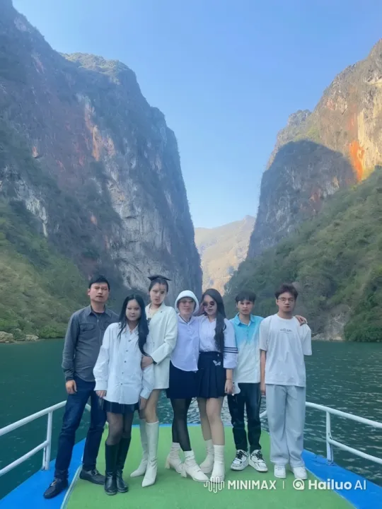 Young Martial Artists Perform Kung Fu on Boat – AI Generated Video | Hailuo AI