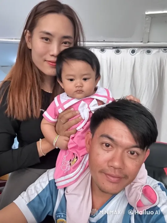 Family Demonstrates Playful Kung Fu Skills – AI Generated Video | Hailuo AI
