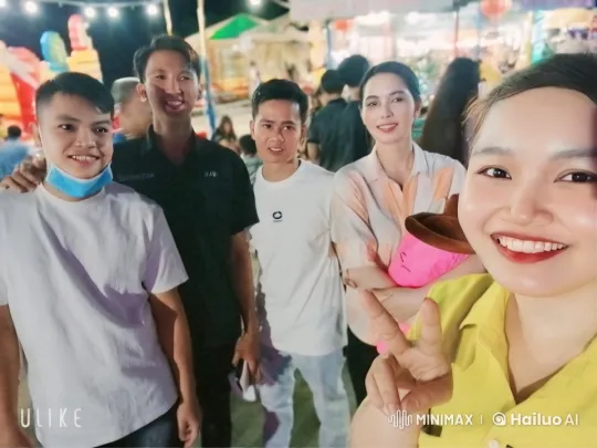Friends Display Martial Arts Skills at Festive Night Market – AI Generated Video | Hailuo AI