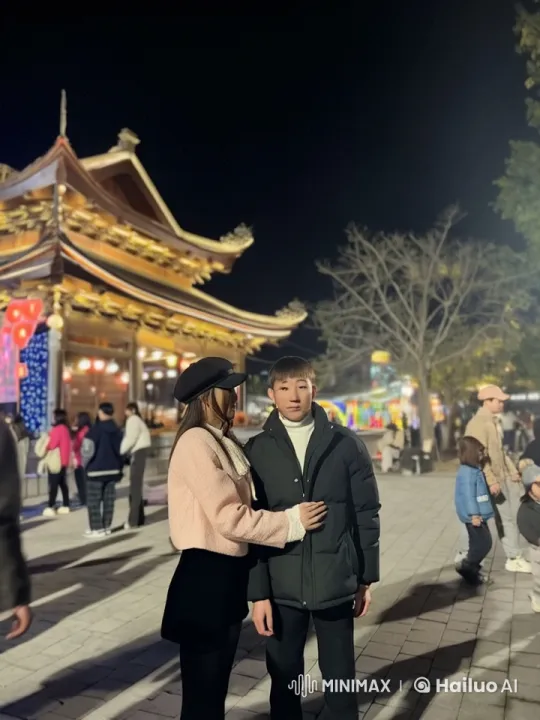 Couple Performs Kung Fu in Lively Night Market Scene – AI Generated Video | Hailuo AI