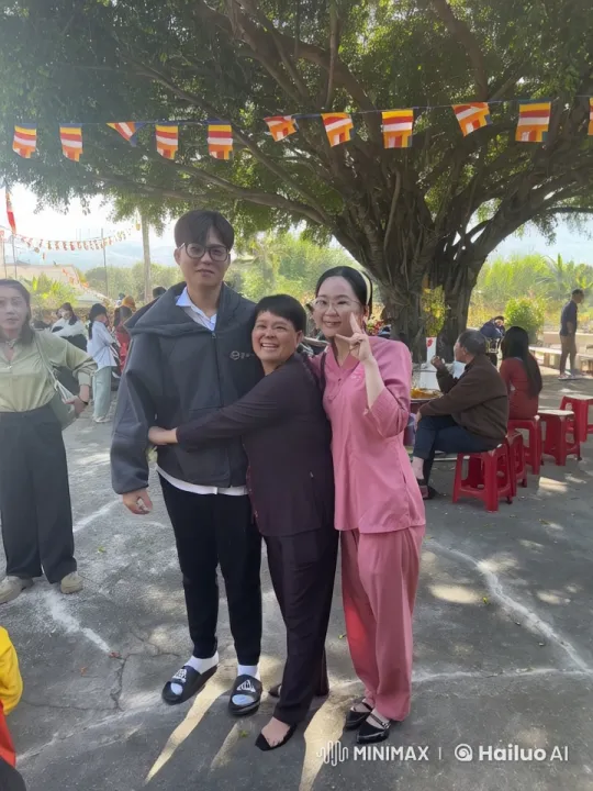 Outdoor Gathering with Flags and Joyful Company – AI Generated Video | Hailuo AI