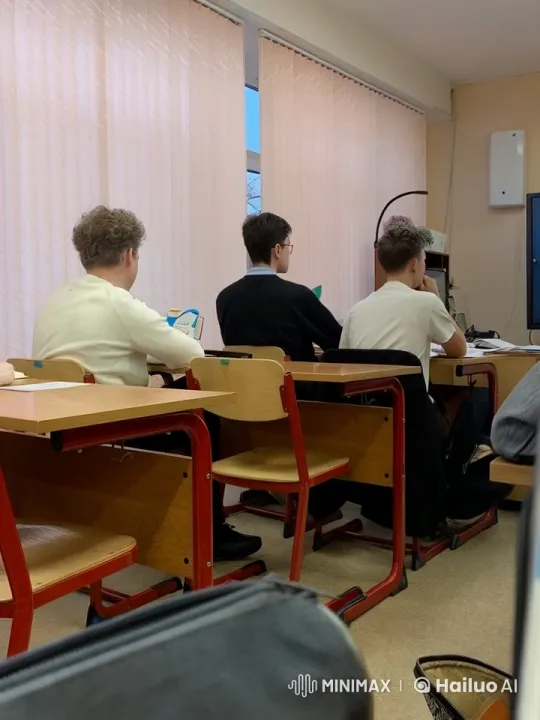 Classroom Chaos: Kiss, Fight, and Flying Hamster – AI Generated Video | Hailuo AI