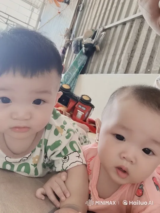 Babies Engage in Playful Kung Fu on Mat – AI Generated Video | Hailuo AI