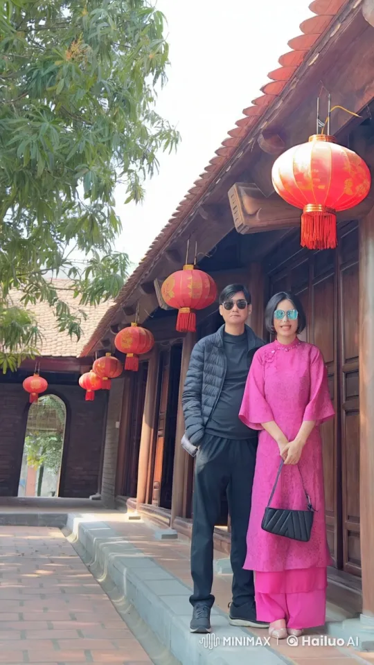 Couple's Festive Argument Amidst Lunar New Year Celebration – AI Generated Video | Hailuo AI
