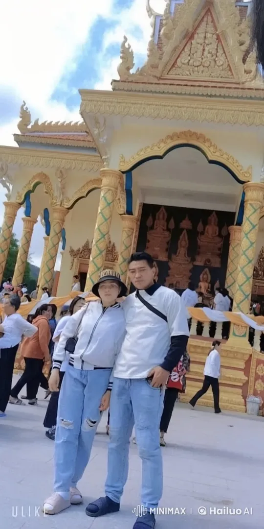 Martial Arts Display in Front of Ornate Temple – AI Generated Video | Hailuo AI