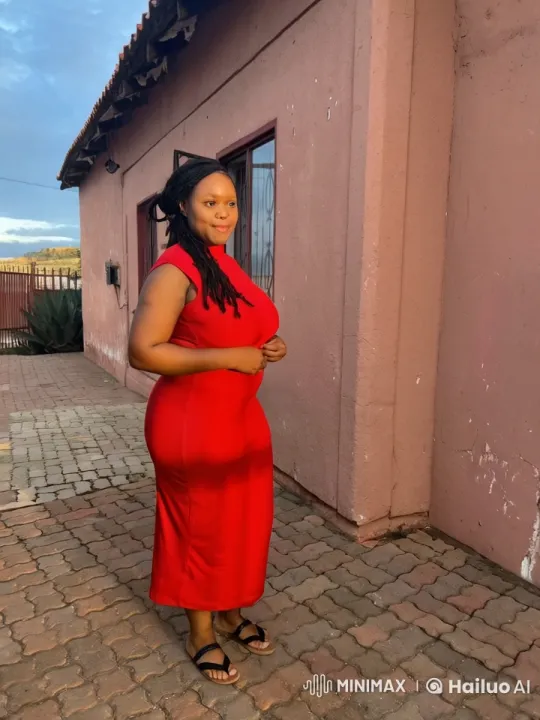 Woman Faces Roaring Lion by Pink Building – AI Generated Video | Hailuo AI